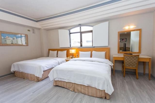 雅迪商務旅館-豪華四人房-1