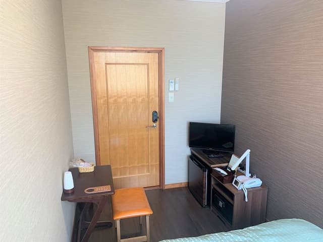 ゲストハウスじんく-コンパクトダブルルーム305【禁煙】-2