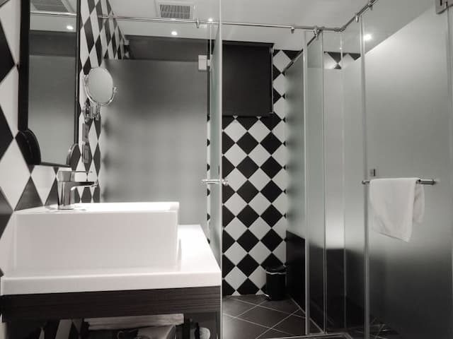 CHECK inn Taipei Main Station-Classic Twin Room without Window-4