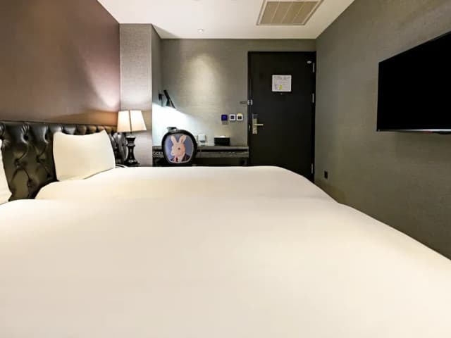 雀客旅館台北站前｜緊鄰台北車站-經典雙床房(無窗)-2