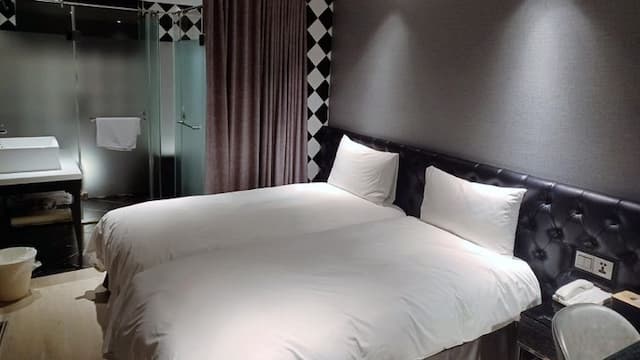 CHECK inn Taipei Main Station-Classic Twin Room without Window-1