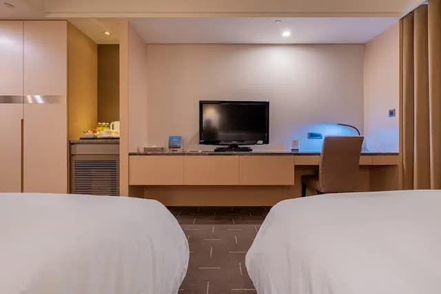 CHECK inn SELECT Taichung Dadun-Classic Quadruple Room-3