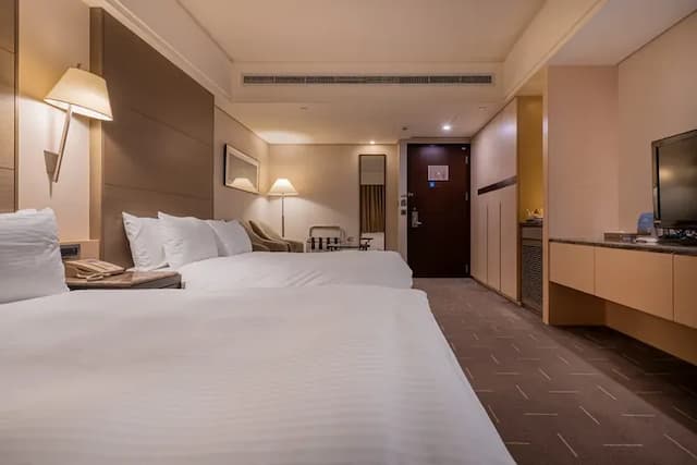 CHECK inn SELECT Taichung Dadun-Classic Quadruple Room-2