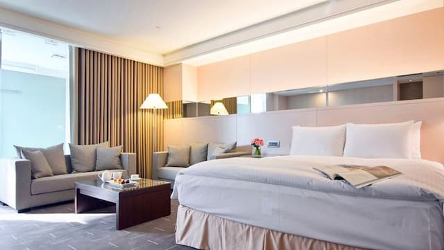 CHECK inn SELECT Taichung Dadun-Deluxe Double Suite-1