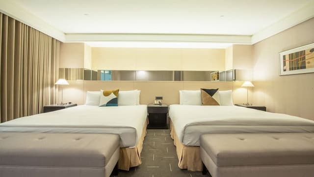 CHECK inn SELECT Taichung Dadun-Superior Quadruple Suite-2