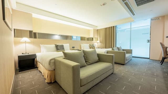 CHECK inn SELECT Taichung Dadun-Superior Quadruple Suite-4