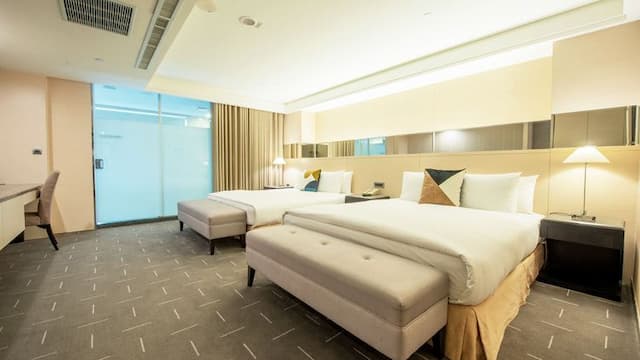 CHECK inn SELECT Taichung Dadun-Superior Quadruple Suite-1