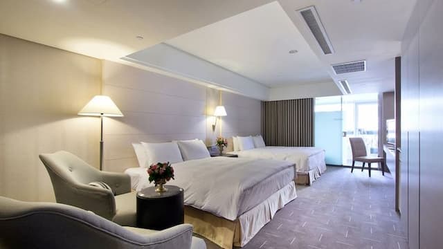 CHECK inn SELECT Taichung Dadun-Deluxe Family Suite-1