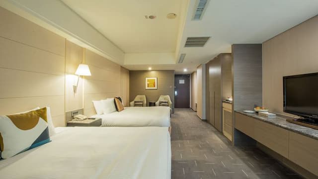 CHECK inn SELECT Taichung Dadun-Deluxe Family Suite-3