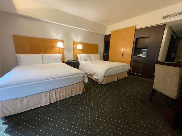 Tempus Hotel-Classic Quadruple  Room-1