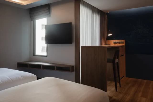 弥泰雅摩登素坤逸15巷酒店 (Maitria Mode Sukhumvit 15 Bangkok - A Chatrium Collection (SHA Extra Plus))-豪华双床间（含早餐）-3