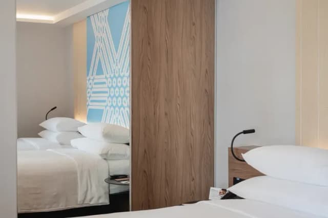 弥泰雅摩登素坤逸15巷酒店 (Maitria Mode Sukhumvit 15 Bangkok - A Chatrium Collection (SHA Extra Plus))-豪华双床间（含早餐）-2