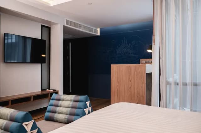 弥泰雅摩登素坤逸15巷酒店 (Maitria Mode Sukhumvit 15 Bangkok - A Chatrium Collection (SHA Extra Plus))-豪华特大床客房（含早餐）-8