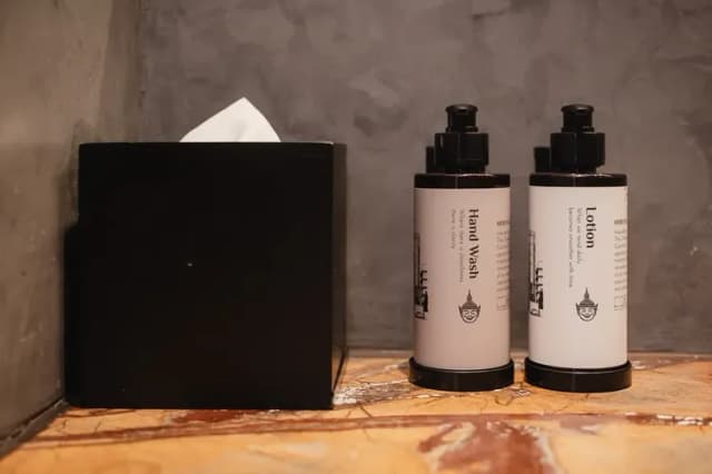 弥泰雅摩登素坤逸15巷酒店 (Maitria Mode Sukhumvit 15 Bangkok - A Chatrium Collection (SHA Extra Plus))-豪华特大床客房（含早餐）-12