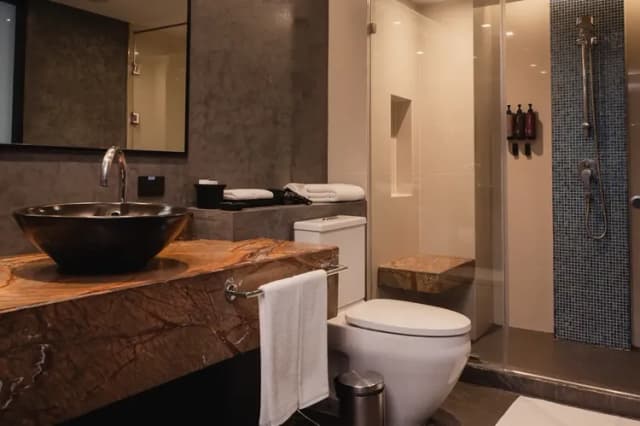 弥泰雅摩登素坤逸15巷酒店 (Maitria Mode Sukhumvit 15 Bangkok - A Chatrium Collection (SHA Extra Plus))-豪华特大床客房（含早餐）-11