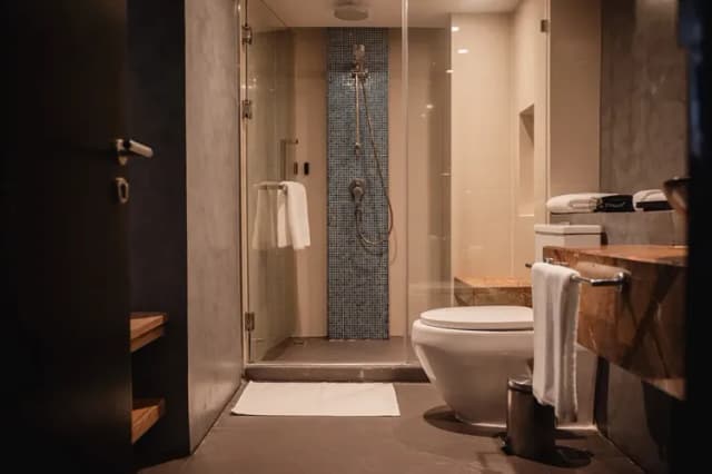 弥泰雅摩登素坤逸15巷酒店 (Maitria Mode Sukhumvit 15 Bangkok - A Chatrium Collection (SHA Extra Plus))-豪华特大床客房（含早餐）-3