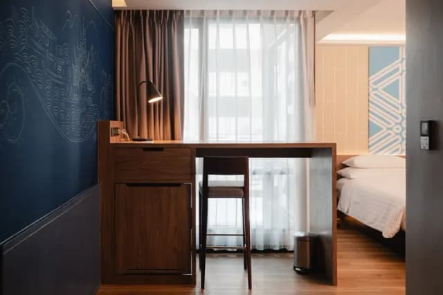 弥泰雅摩登素坤逸15巷酒店 (Maitria Mode Sukhumvit 15 Bangkok - A Chatrium Collection (SHA Extra Plus))-豪华特大床客房（含早餐）-6