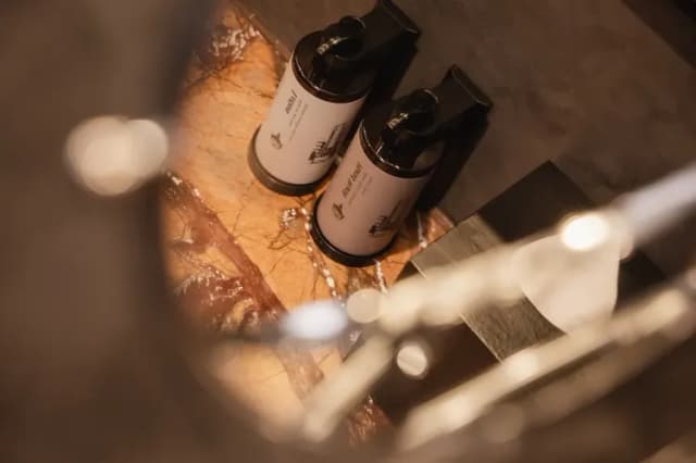 弥泰雅摩登素坤逸15巷酒店 (Maitria Mode Sukhumvit 15 Bangkok - A Chatrium Collection (SHA Extra Plus))-豪华特大床客房（含早餐）-13