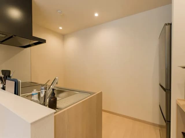 【ファミリールーム・103】お子様とも一緒にお料理できる広いキッチンエリア