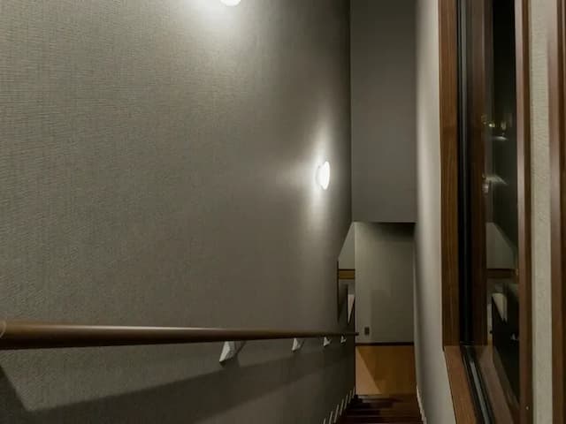 【スタイリッシュ】階段には手すりを完備