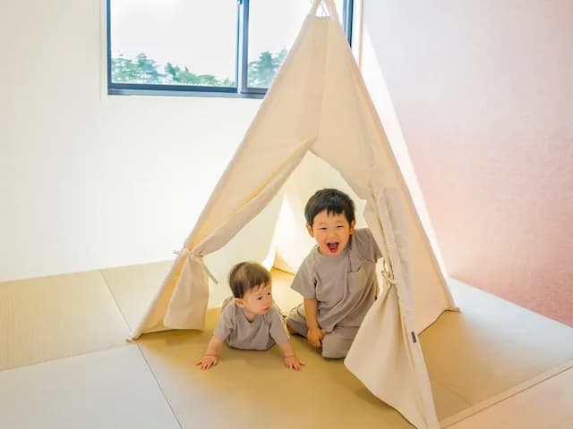 【ファミリールーム】お子様サイズのテントで大喜び