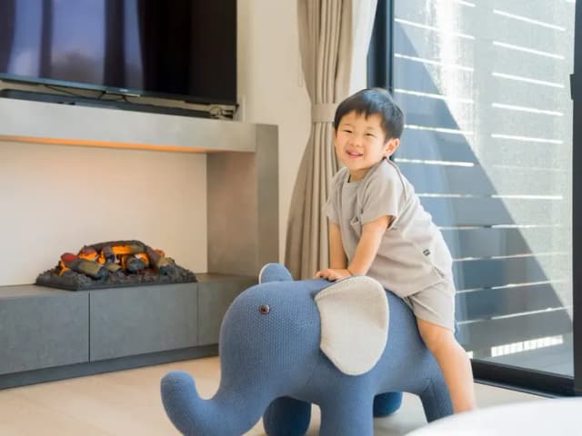 【ファミリールーム・106】かわいい像のスツールでお子様も大喜び
