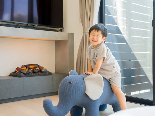 【ファミリールーム・106】かわいい像のスツールでお子様も大喜び