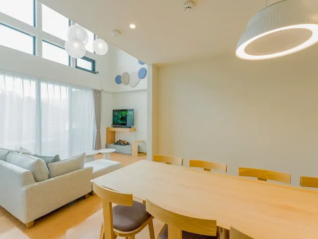 【シンプルモダン・107】白を基調にした暖かい雰囲気のあるお部屋です