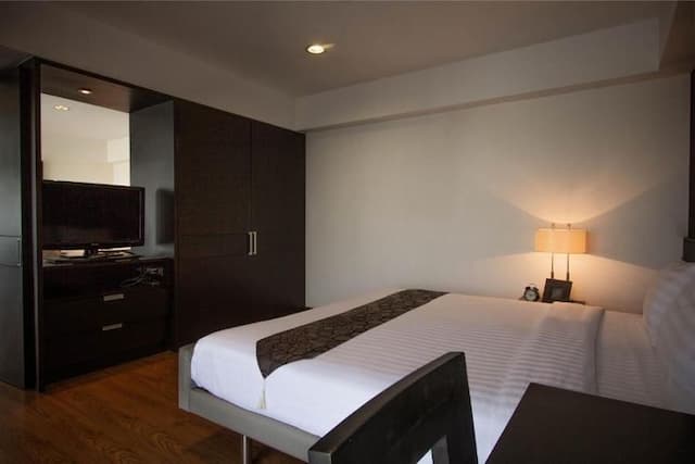 Lily Hotel Bangkok (SHA Extra Plus)-Deluxe King- Room only-2