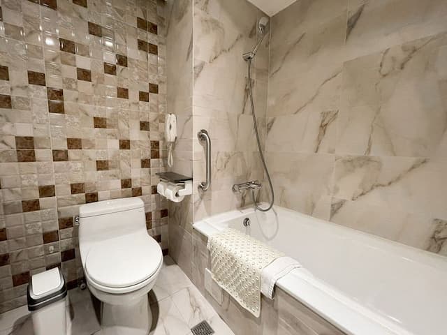 Guide Hotel Kaohsiung Liuhe-Standard Quadruple Room, No Windows-5