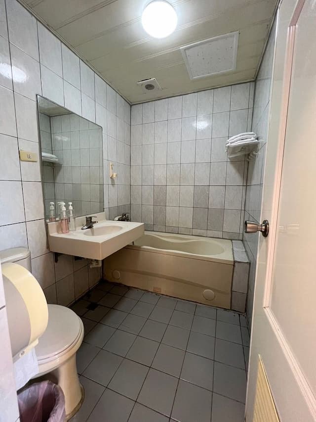 大尖山飯店 l  高CP值、絕佳地點-山景四人房-14