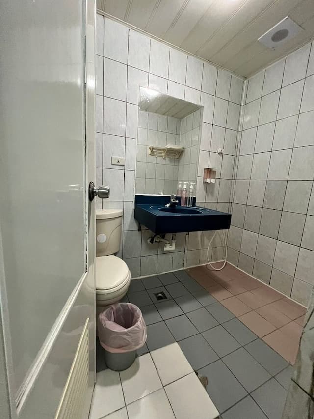 大尖山飯店 l  高CP值、絕佳地點-上下舖六人房(無窗)-9