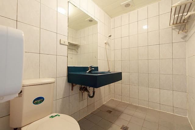 大尖山飯店 l  高CP值、絕佳地點-上下鋪七人房-11