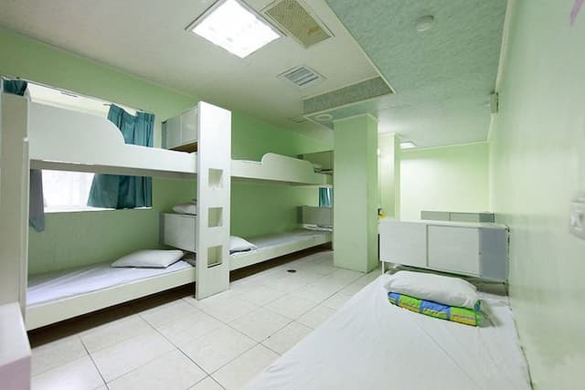 大尖山飯店 l  高CP值、絕佳地點-上下舖九人房-1