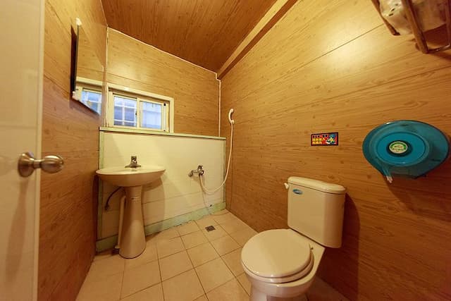 小屋八人房衛浴