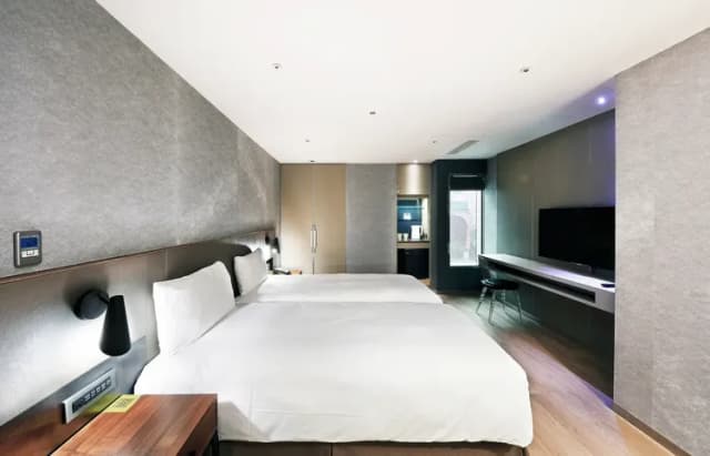 雀客旅館台北南京｜緊鄰捷運站-雀躍雙床客房-4