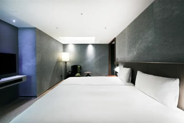 雀客旅館台北南京｜緊鄰捷運站-雀躍雙床客房-5