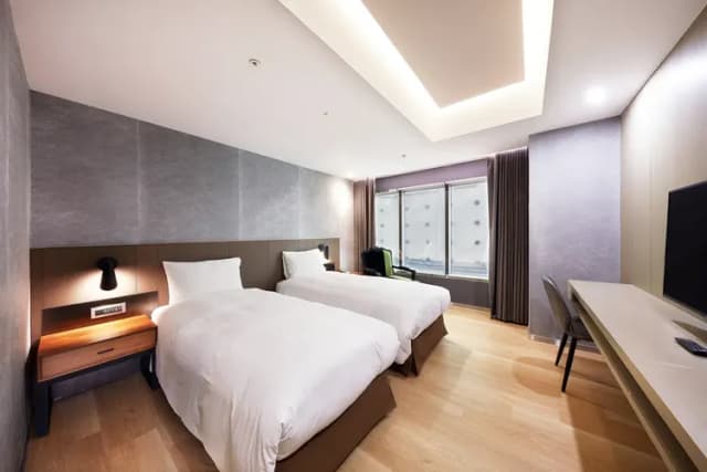 雀客旅館台北南京｜緊鄰捷運站-雀躍雙床客房-1