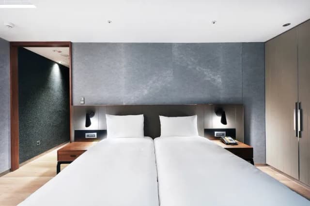 雀客旅館台北南京｜緊鄰捷運站-雀躍雙床客房-6