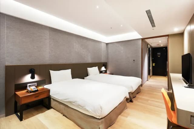 雀客旅館台北南京｜緊鄰捷運站-經典雙床客房-3