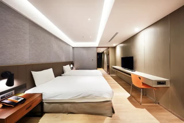 雀客旅館台北南京｜緊鄰捷運站-經典雙床客房-4