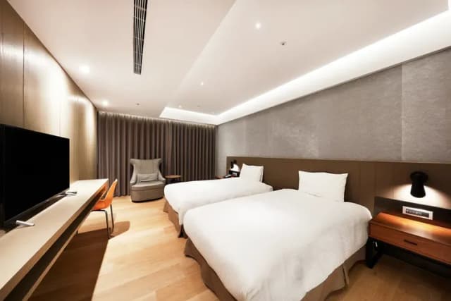 雀客旅館台北南京｜緊鄰捷運站-經典雙床客房-1