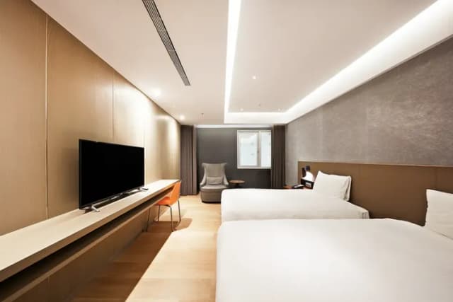 雀客旅館台北南京｜緊鄰捷運站-經典雙床客房-2