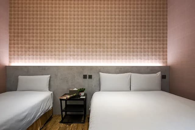 Le Room Hotel Taoyuan-Deluxe Triple (One Double & One Single Bed)-3