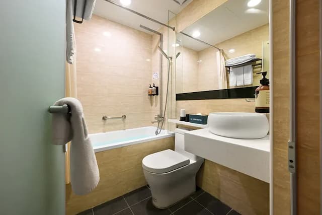 Le Room Hotel Taoyuan-Deluxe Triple (One Double & One Single Bed)-5