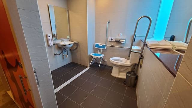 YOMI HOTEL-Accessible room-5