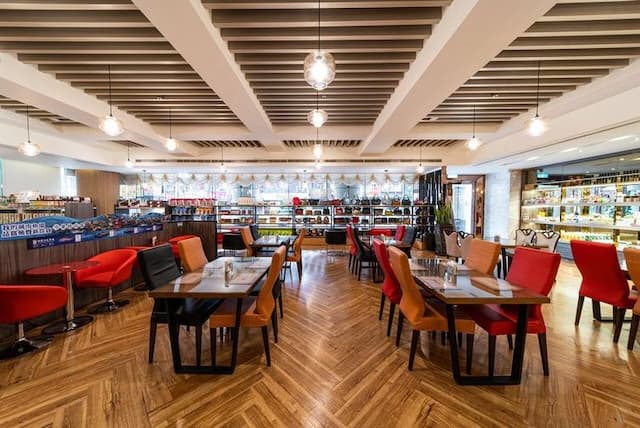 鮪魚家族飯店屏東館.-豪華四人房-6