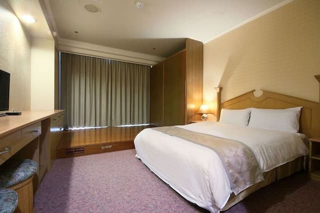 亞太鹿港渡假村-新闔家客房一大床-1