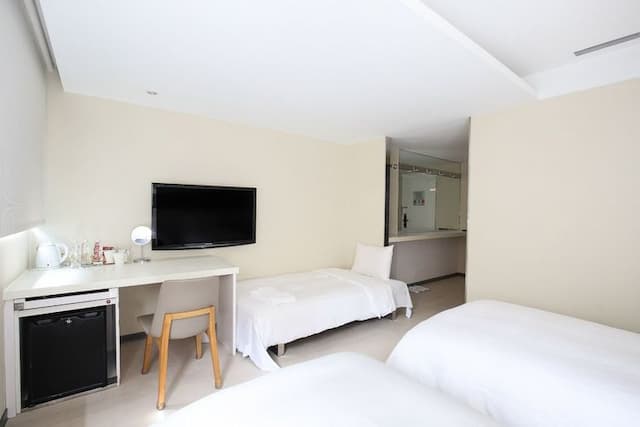 Dandy Hotel-Deluxe Triple-3