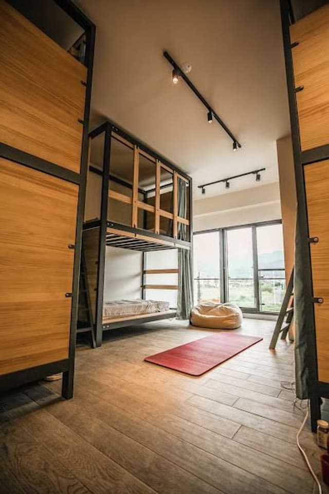 背包房單人上下鋪